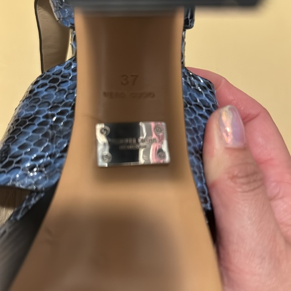 Size 6M, Michael Kors. New on box with tag. - Picture 7 of 7